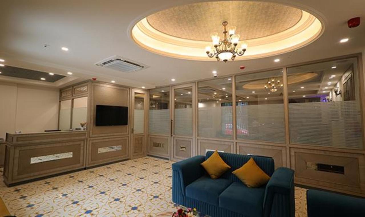 Fabhotel Prime Hampton By Ic'S 노이다 외부 사진